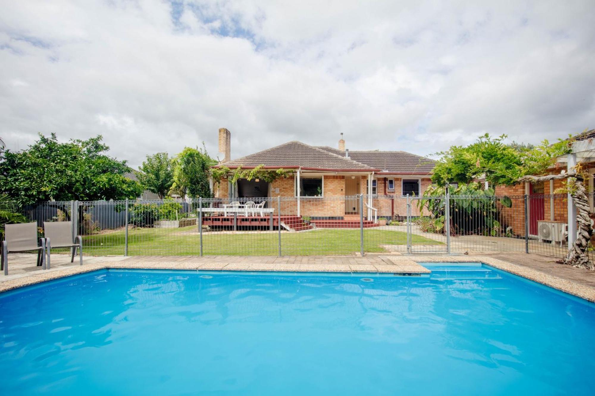 Central Location So Much Space Pool Opens In Summer Villa Hamilton Exterior foto